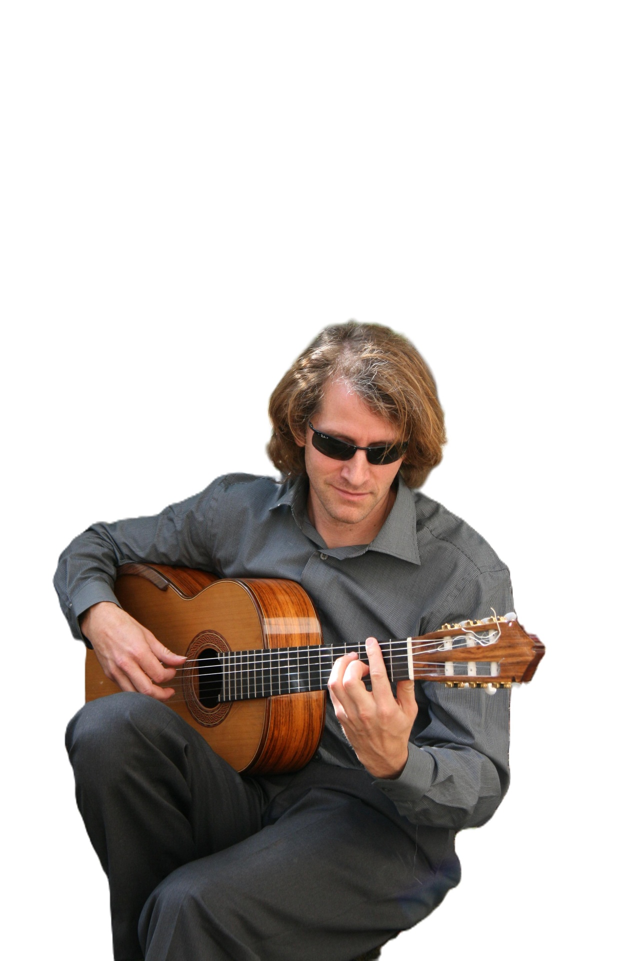 Benjamin Carmona playing classical guitar
